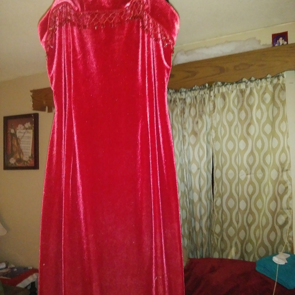 Morgan & comp. Red velvet strapless evening gown